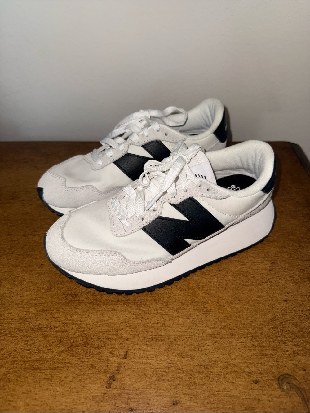 New Balance Women's 237 Retro Sneaker  Sea Salt W/Black/Grey 6